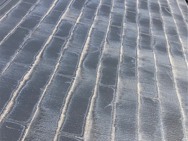 経年劣化の進行が見受けられるカラーベスト